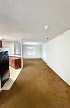 7688 Creekside Ln in Riverdale, GA - Foto de edificio - Building Photo