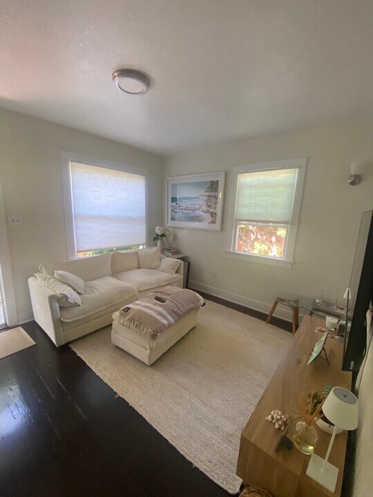 912 1/2 California Ave in Venice, CA - Building Photo