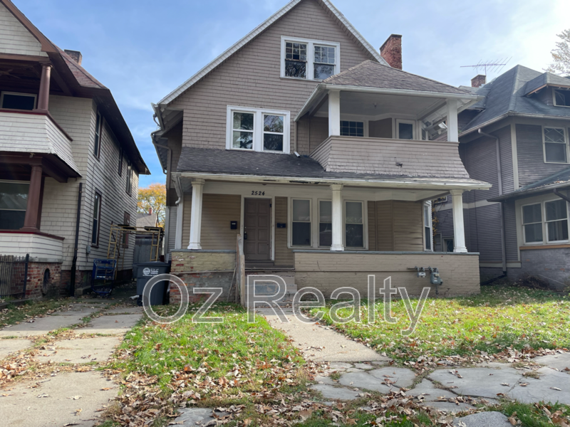 2524 Maplewood Ave in Toledo, OH - Building Photo