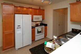 37 Red Plank Wy in Rochester, NY - Building Photo