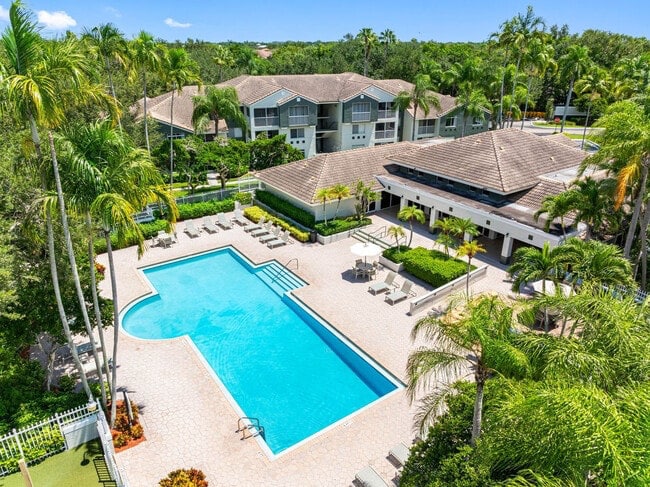 2159 Polo Gardens Dr, Unit 202 in Wellington, FL - Building Photo - Building Photo