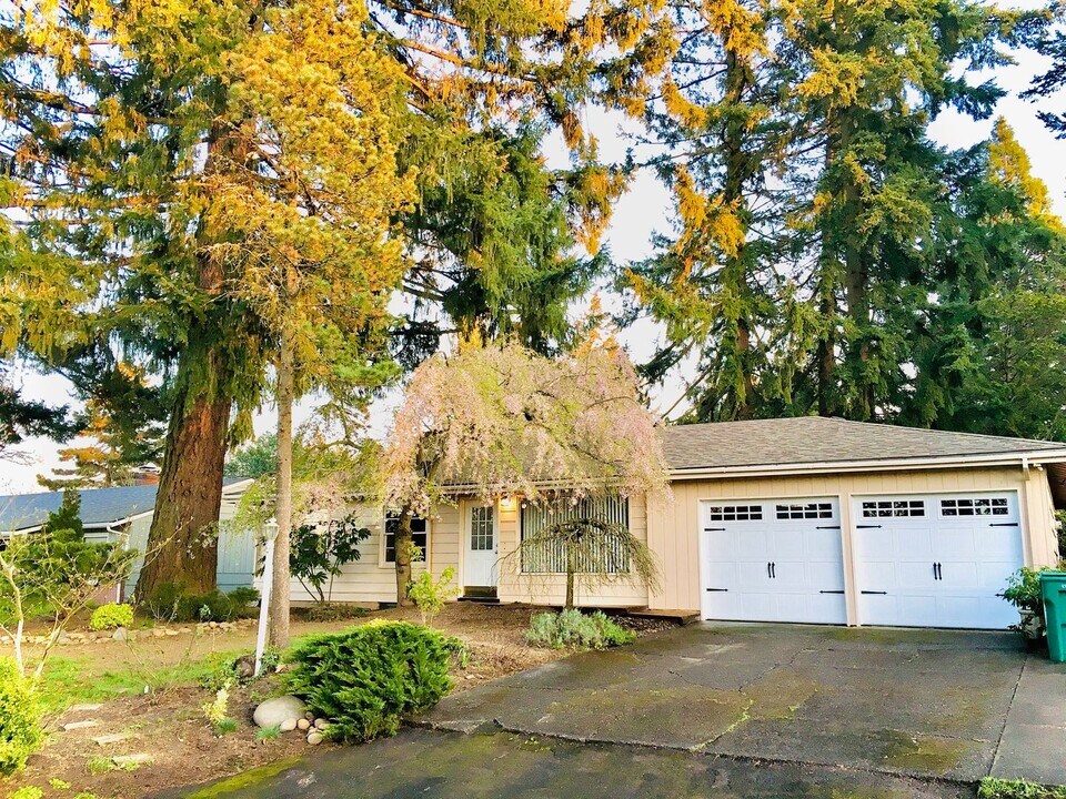 14512 NE Broadway in Portland, OR - Building Photo