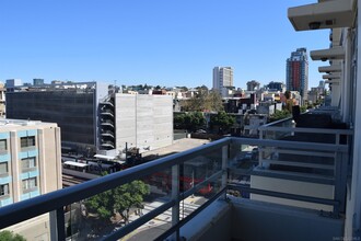 825 W Beech St in San Diego, CA - Foto de edificio - Building Photo