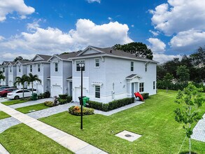 235 SE Woodbark St in Port St. Lucie, FL - Building Photo - Building Photo