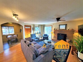 1638 Jasmine Ave in Medford, OR - Building Photo - Building Photo