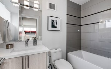 730 26th Ave S in Seattle, WA - Foto de edificio - Building Photo