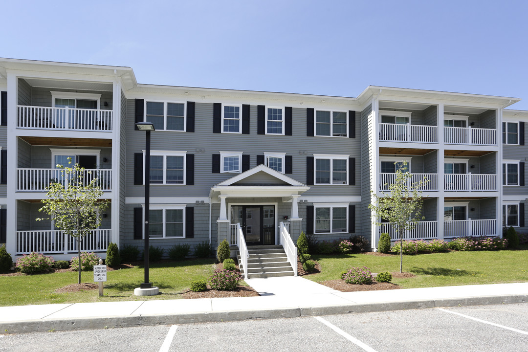 Riverside In the Village in Essex Junction, VT - Foto de edificio