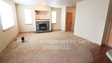 20277 Knightsbridge Pl in Bend, OR - Building Photo - Building Photo