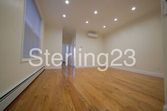 30-14 34th St-Unit -2 in Queens, NY - Foto de edificio - Building Photo