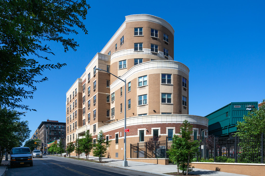 High Hawk in Bronx, NY - Foto de edificio