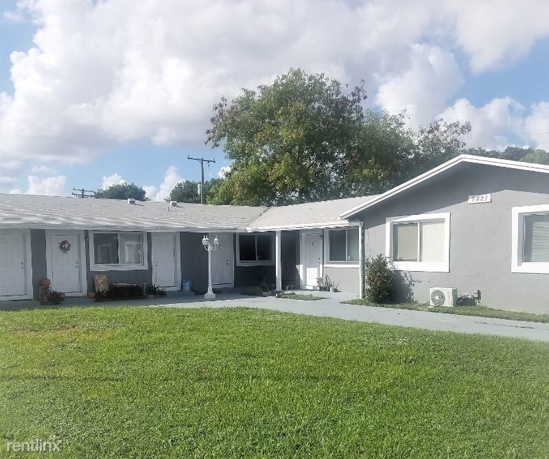 7421 Venetian St in Miramar, FL - Building Photo