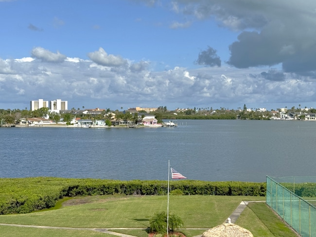 12760 Indian Rocks Rd in Largo, FL - Building Photo - Building Photo