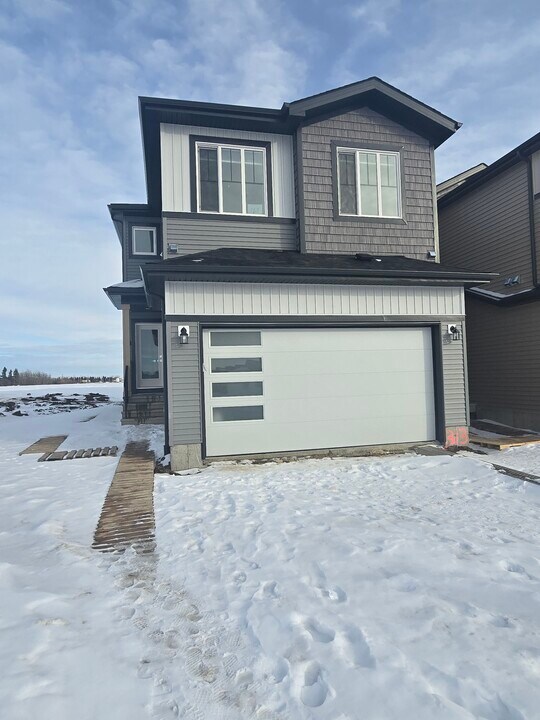 315 Bluff Cove in Leduc, AB - Building Photo