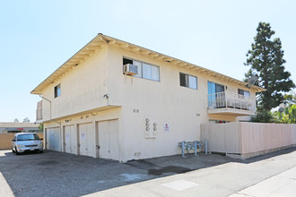 7341 Toulouse Dr in Huntington Beach, CA - Building Photo - Building Photo