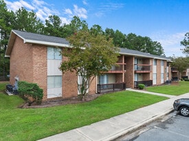 Lakeside Lakeview in Valdosta, GA - Building Photo