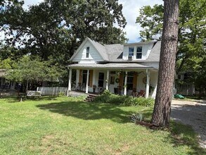 546 E Rebecca St in Fayetteville, AR - Building Photo - Building Photo