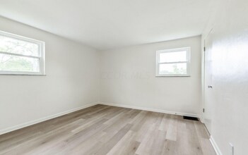 586-588-588 Georgian Dr in Columbus, OH - Building Photo - Building Photo