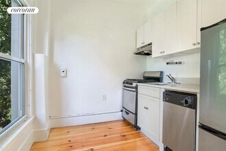 129 Clifton Pl in Brooklyn, NY - Foto de edificio - Building Photo