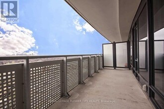 2520-2520 Eglinton Ave W in Mississauga, ON - Building Photo - Building Photo