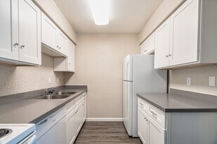 The Phoenix in Lake Charles, LA - Building Photo