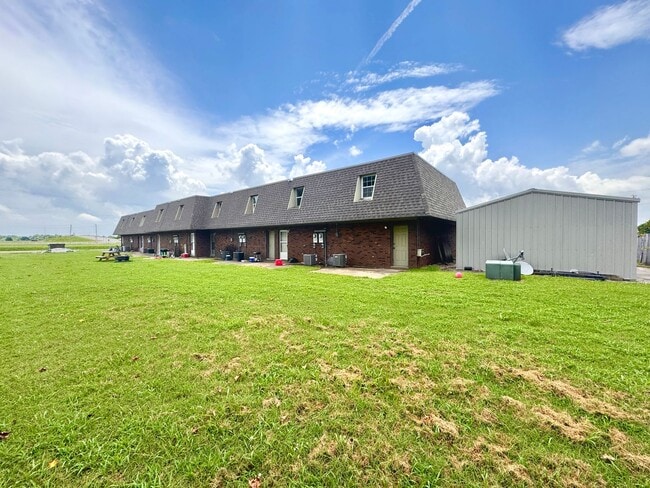 3221 Air Base Rd in Newport, AR - Building Photo - Building Photo
