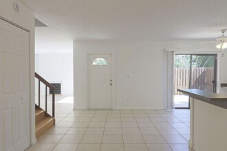 12341 Woodrose Ct in Ft. Myers, FL - Foto de edificio - Building Photo