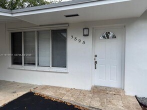 7325 SW 98th Ct in Miami, FL - Building Photo - Building Photo