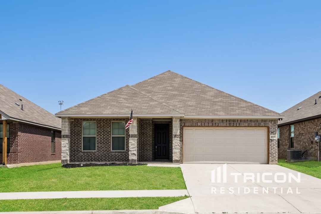 10337 Ft Ewell Trl in Crowley, TX - Building Photo