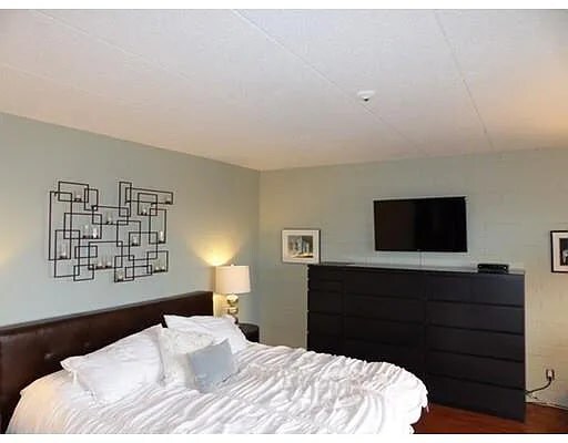 165 Quincy Shore Dr in Quincy, MA - Building Photo - Building Photo