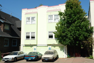 2807 Harrison St in Oakland, CA - Building Photo - Building Photo