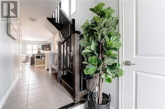 172 Westbank Trail in Hamilton, ON - Building Photo - Building Photo