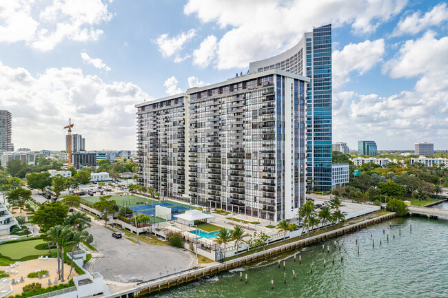 The Charter Club in Miami, FL - Foto de edificio - Building Photo