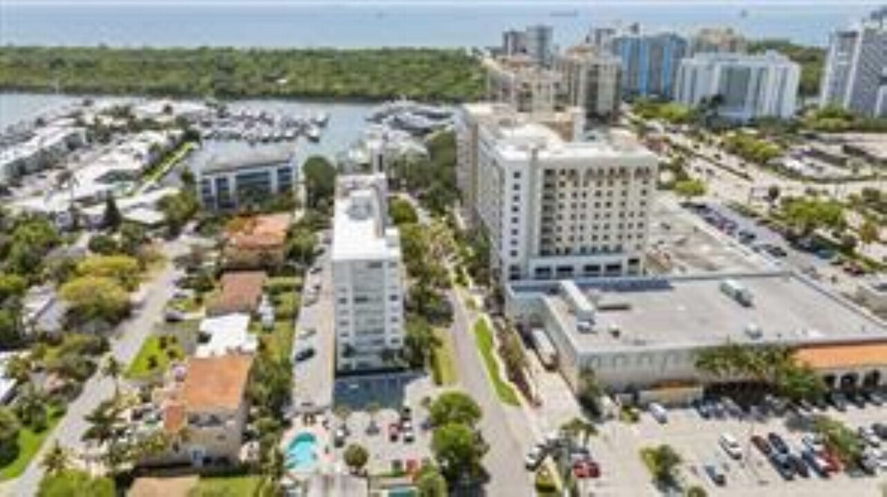 2555 NE 11th St, Unit 209 in Fort Lauderdale, FL - Building Photo
