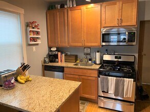 2157 W Fletcher St, Unit 1 in Chicago, IL - Building Photo - Building Photo