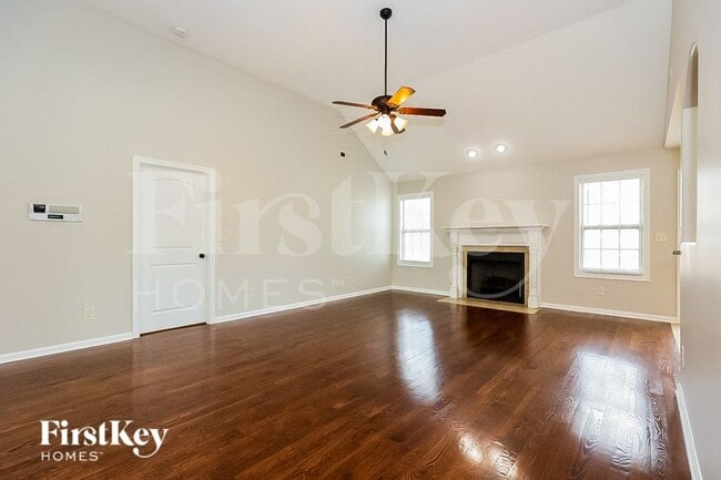 698 Ellie Nat Dr in Clarksville, TN - Foto de edificio - Building Photo