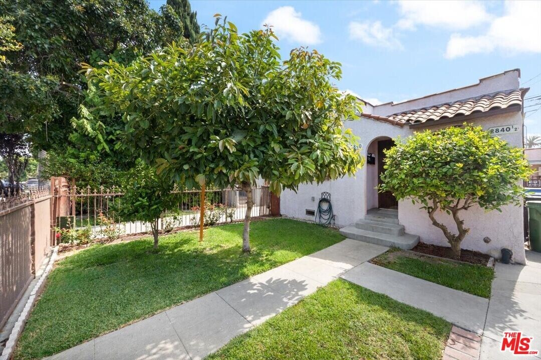 2840 S Mansfield Ave in Los Angeles, CA - Building Photo