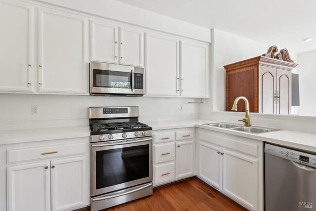 property at 9 Gable Ct