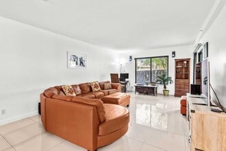 1665 Cabot Ln in Wellington, FL - Building Photo - Building Photo