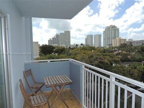 947 Lenox Ave, Unit 501 in Miami Beach, FL - Building Photo - Building Photo