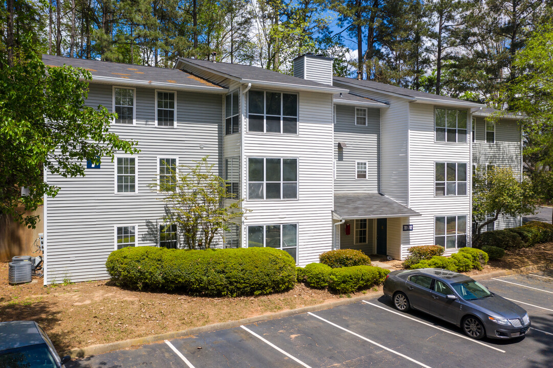 300 Riverside Apartments in Austell, GA - Foto de edificio