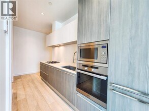 1221 Bidwell St in Vancouver, BC - Building Photo - Building Photo