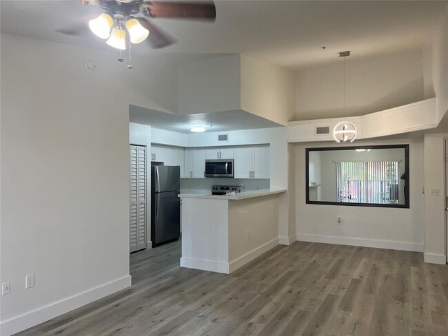 2113 Renaissance Blvd, Unit 306 in Miramar, FL - Foto de edificio - Building Photo