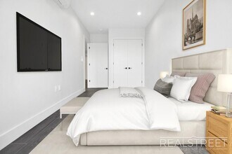 NO FEE! Grand Spacious 2 Bed in Prime Crown Heights in Brooklyn, NY - Foto de edificio - Building Photo