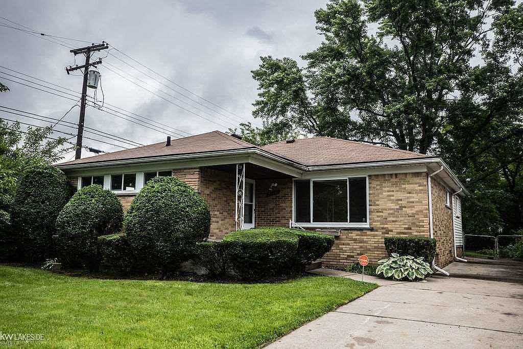 22190 Cloverlawn St in Oak Park, MI - Foto de edificio