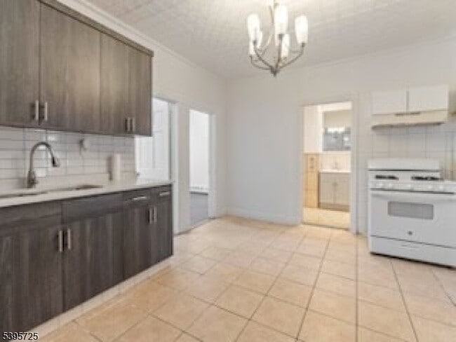 16 Tulip St in Passaic, NJ - Building Photo - Building Photo