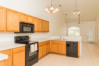 6340 W Oak Park Blvd in Homosassa, FL - Building Photo - Building Photo