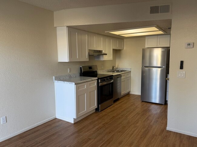 9860 E Broadway Rd, Unit 108