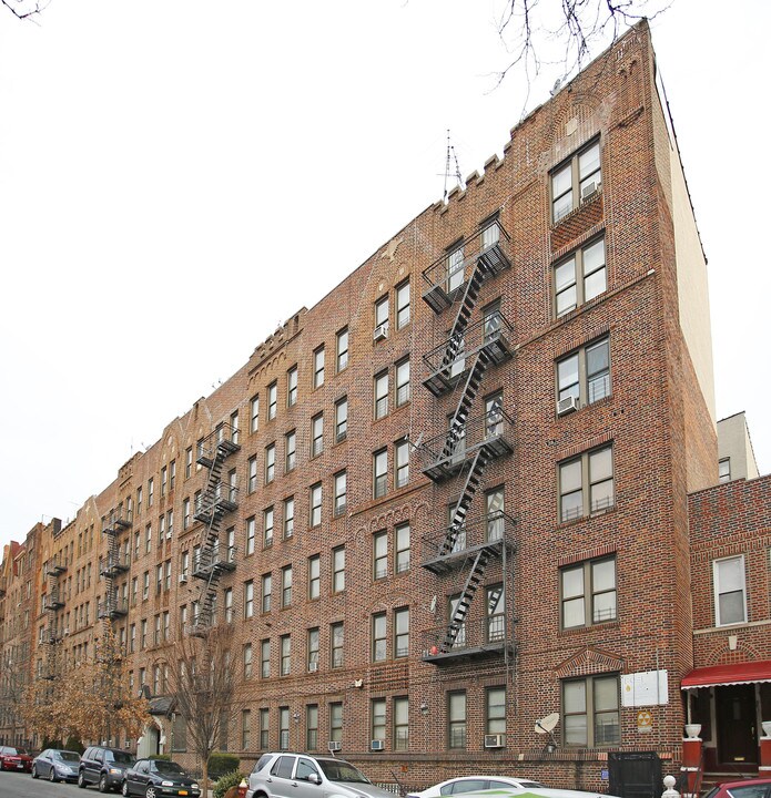 947 Montgomery St in Brooklyn, NY - Foto de edificio