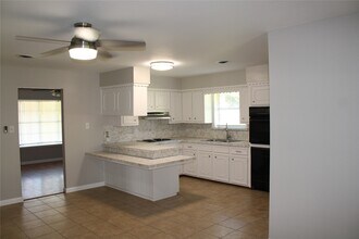121 Mary Ln in Bacliff, TX - Building Photo - Building Photo