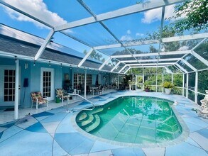 5638 Country Lakes Dr in Sarasota, FL - Building Photo - Building Photo